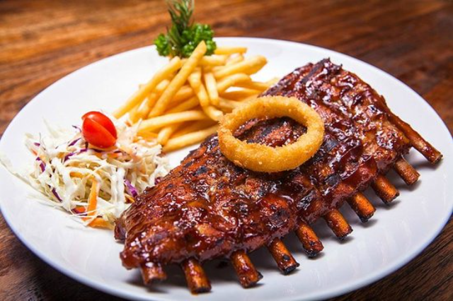 Tempat Makan Berbahan Daging Babi di Bali